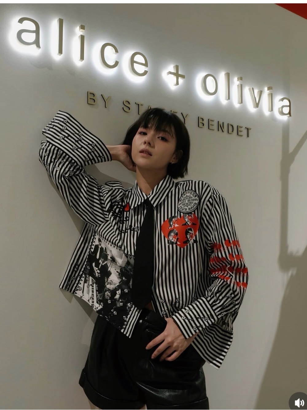 NWT- Alice + Oliva A+O XTHE
BEATLES PAM EMBROIDERED size S - Picture 7 of 17